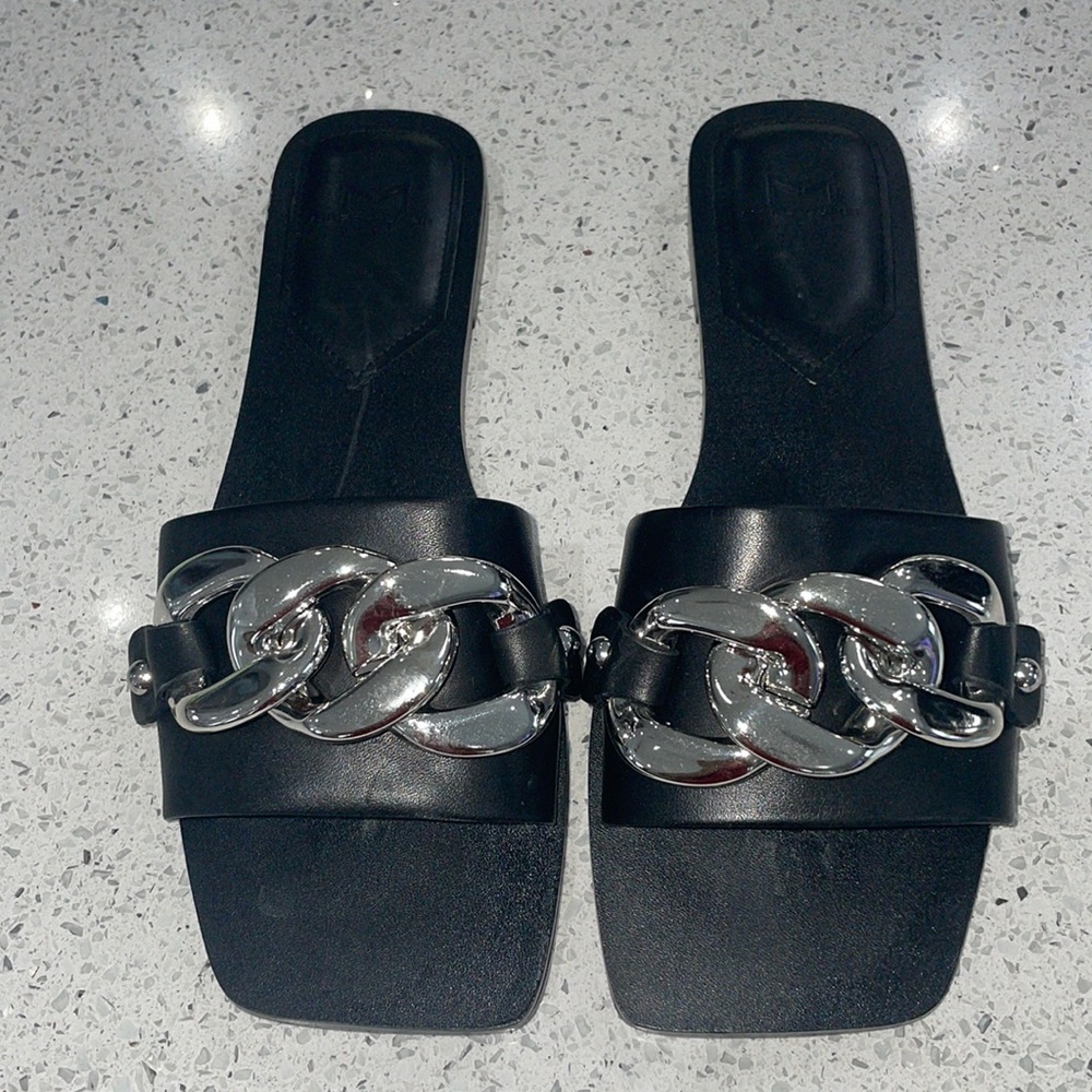 Women’s Marc Fisher black slip-on